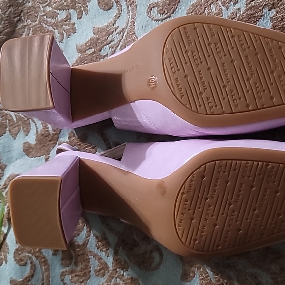 Pink Alex and Marie 60s style patent leather shoes - Picture 3 of 4